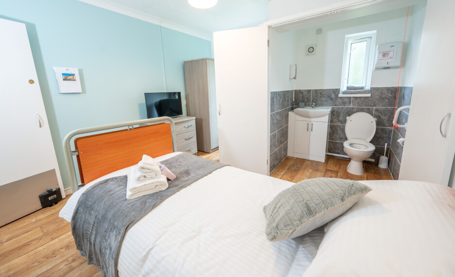 Modern bedrooms with full en-suite facilities at Thorp House care home in Thetford